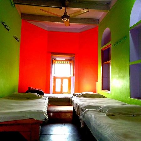 Yogi Lodge พาราณสี ภายนอก รูปภาพ