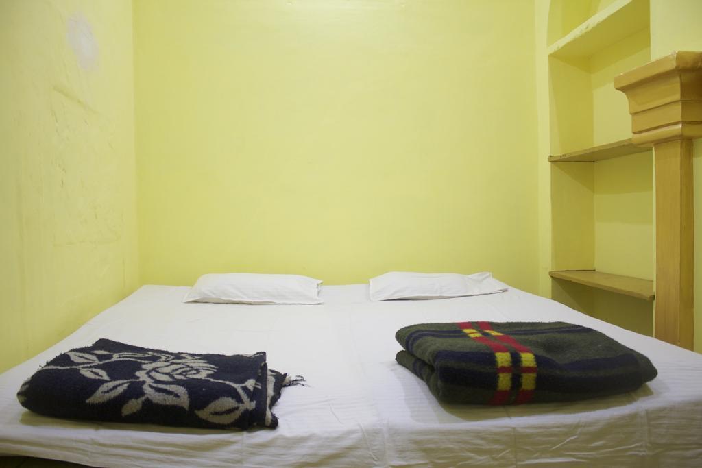 Yogi Lodge พาราณสี ภายนอก รูปภาพ