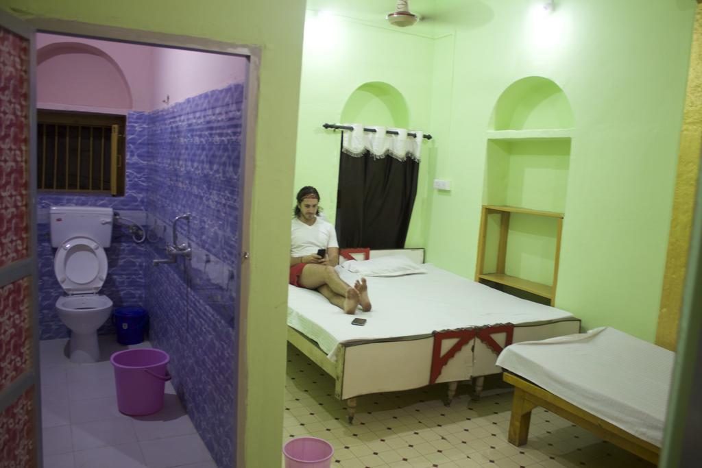 Yogi Lodge พาราณสี ภายนอก รูปภาพ