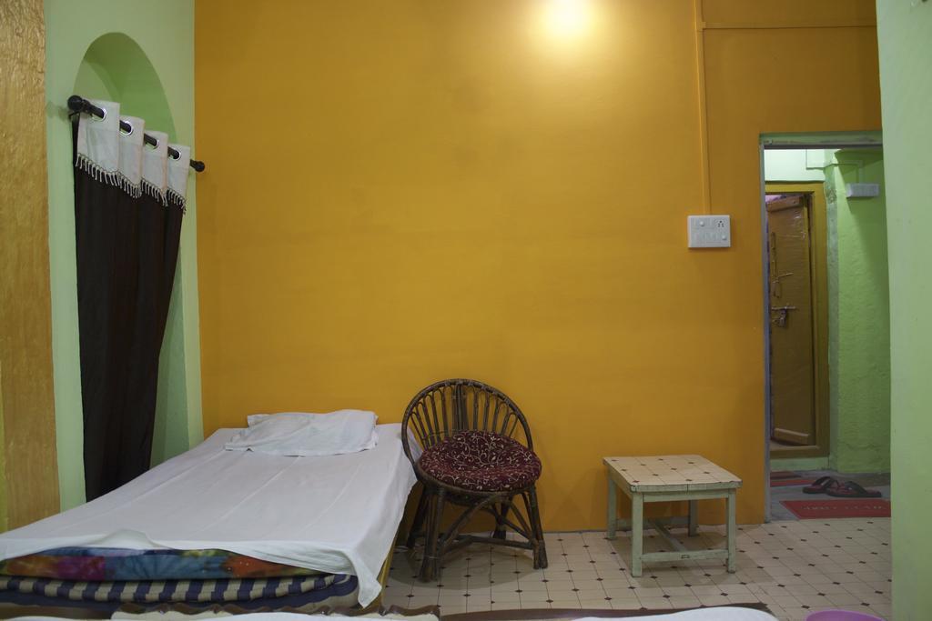 Yogi Lodge พาราณสี ภายนอก รูปภาพ