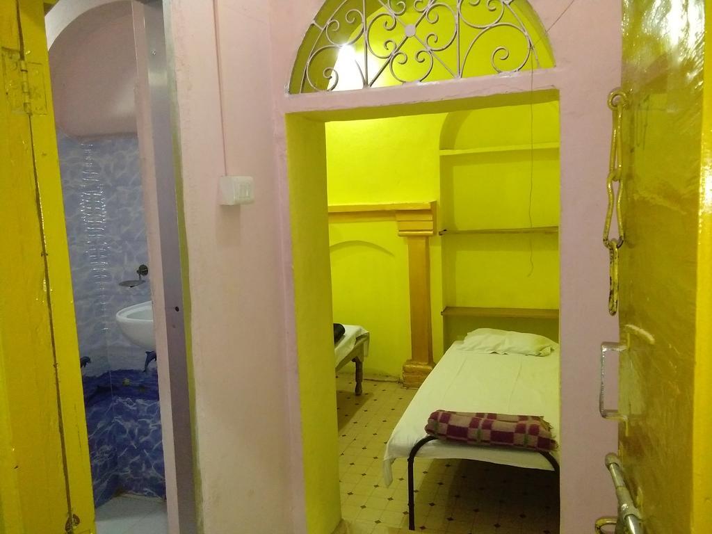 Yogi Lodge พาราณสี ภายนอก รูปภาพ