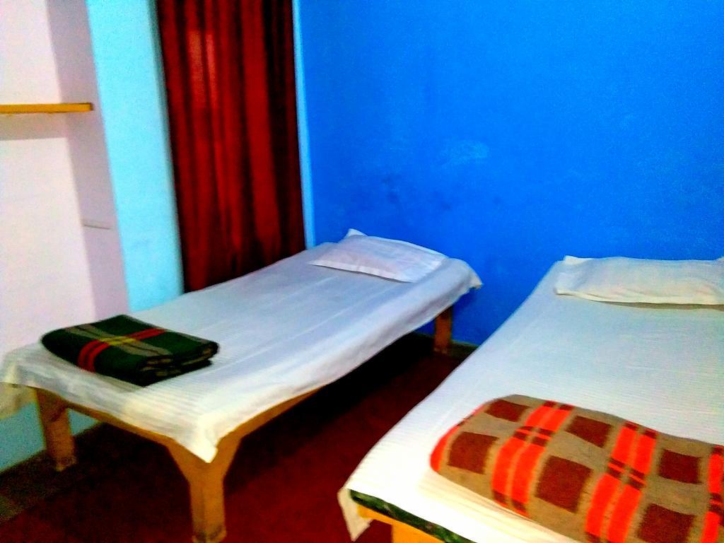 Yogi Lodge พาราณสี ภายนอก รูปภาพ