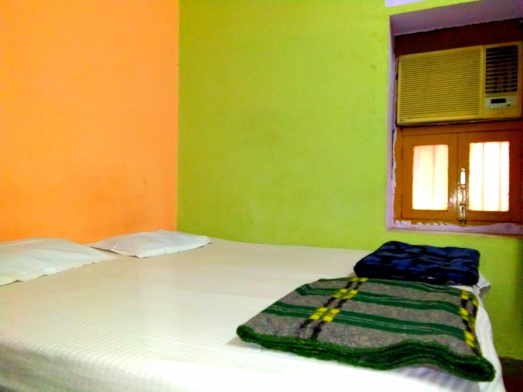 Yogi Lodge พาราณสี ภายนอก รูปภาพ