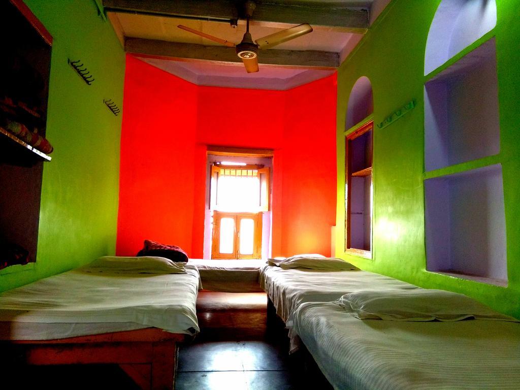 Yogi Lodge พาราณสี ภายนอก รูปภาพ
