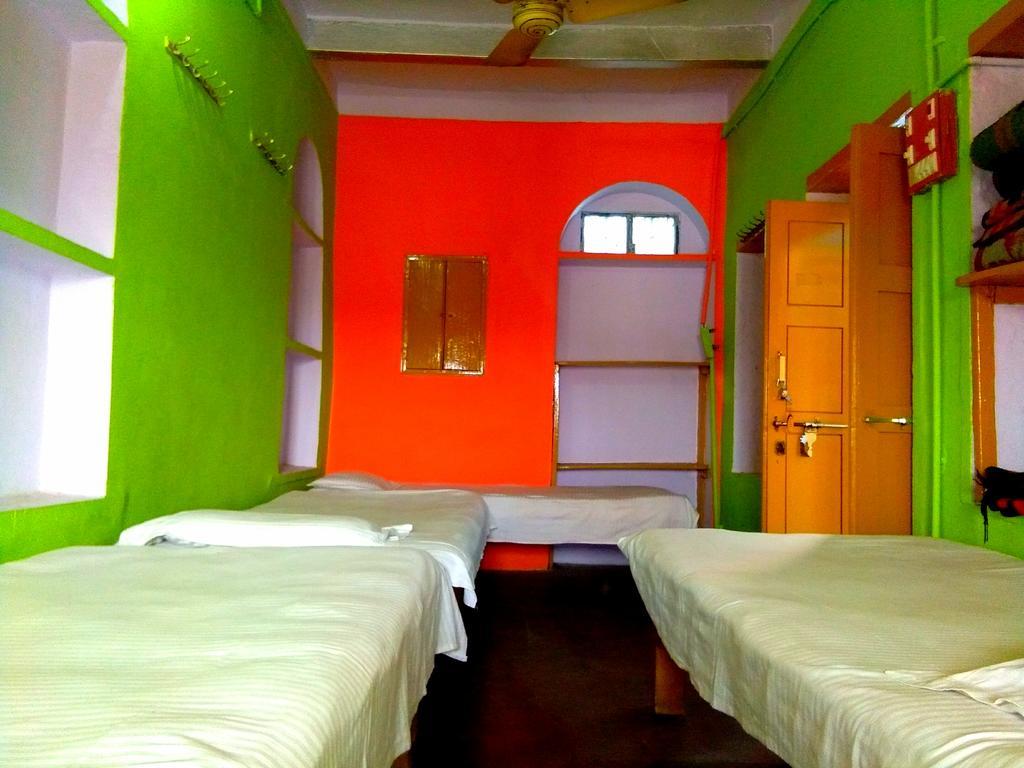 Yogi Lodge พาราณสี ภายนอก รูปภาพ